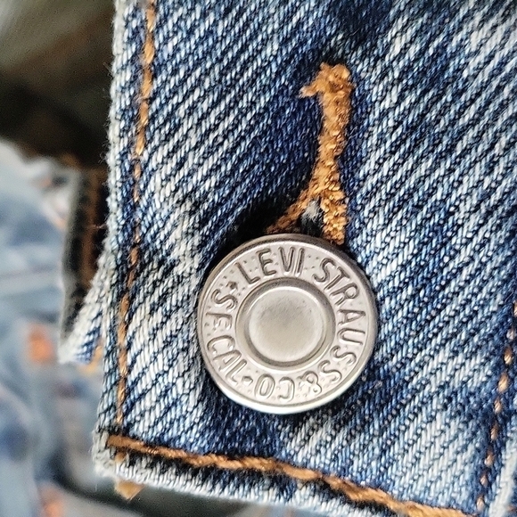 Levi's relaxed fit medium wash jeans with 31" inseam - Picture 13 of 14